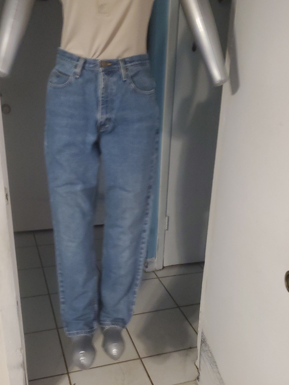 Eddie Bauer Light Blue Relaxed Straight Men’s Jeans Size Is 8p.